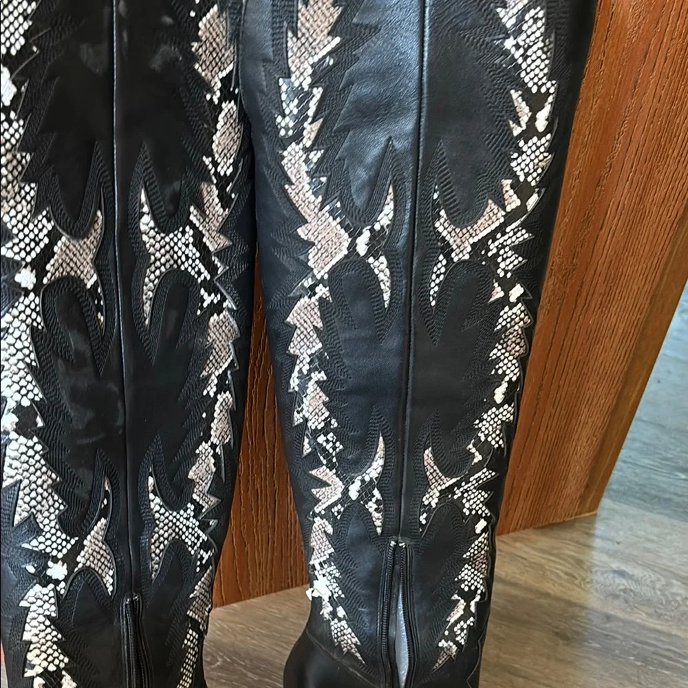 Gianni Bini Katyanna snake & black boots - Picture 12 of 14